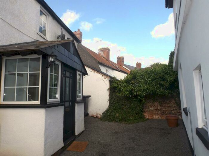 2 Bedroom Cottage To Rent In Woodbury, EX5