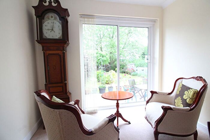 5 Bedroom Semi-Detached House For Sale In Court Crescent, Kingswinford, DY6