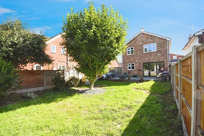 4 Bedroom Detached House For Sale In Longmead Avenue, Great Baddow, Chelmsford, CM2