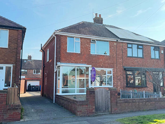 3 Bedroom Semi-Detached House For Sale In Conway Avenue - Normoss - Blackpool -, FY3