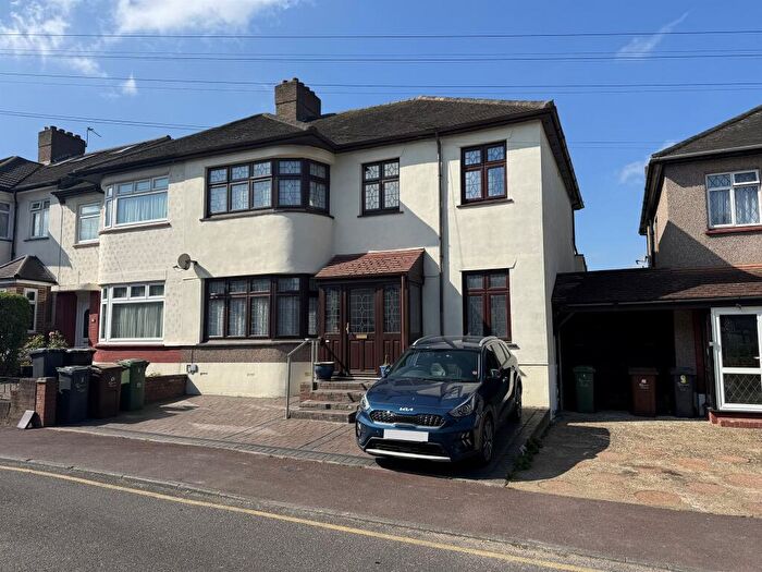 4 Bedroom End Of Terrace House For Sale In Cornwall Close, Barking, IG11