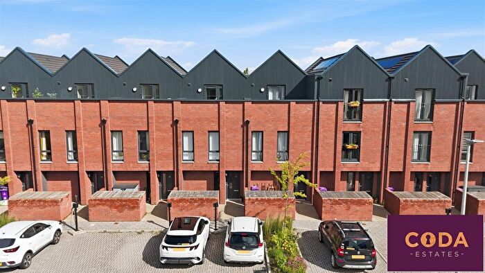 3 Bedroom Town House For Sale In Maltings Wynd, Glasgow, G4