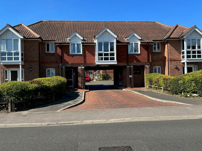 1 Bedroom Flat To Rent In Water Lane, Totton, SO40