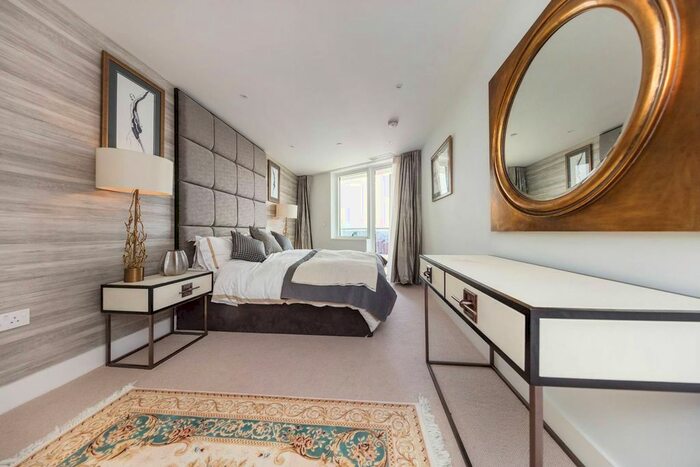 2 Bedroom Flat To Rent In Lombard Wharf, Battersea, London, SW11