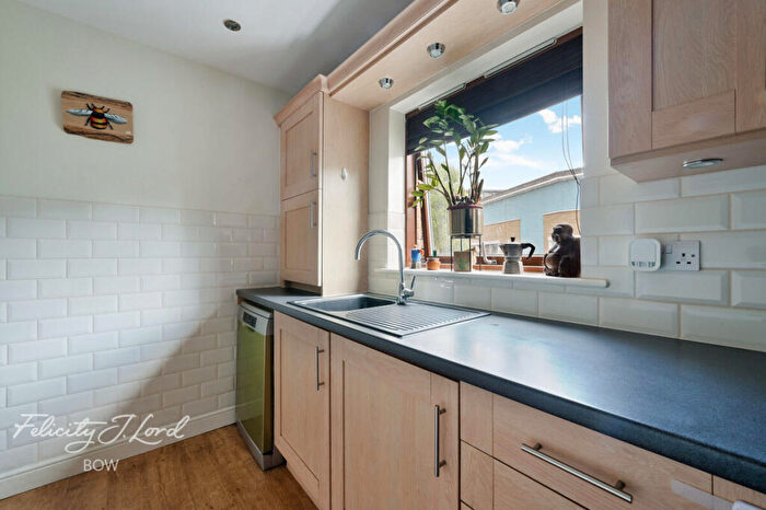 2 Bedroom Flat For Sale In Brabazon Street, London, E14
