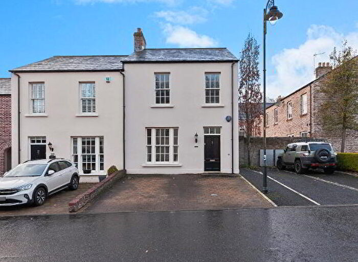 3 Bedroom End Of Terrace House For Sale In Park Lane Gate, Hillsborough, BT26