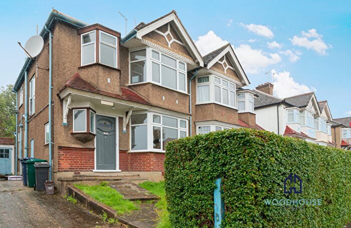 3 Bedroom Semi Detached House For Sale In Bethune Avenue, London, N11