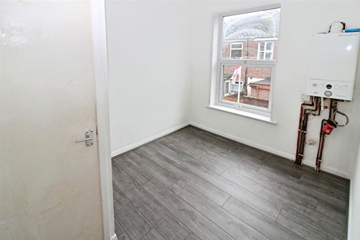 2 Bedroom End Terrace House For Sale In Carisbrooke Avenue, Montrose Street, Hull, HU8