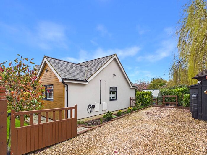 4 Bedroom Detached Bungalow For Sale In New Road, Tring, HP23