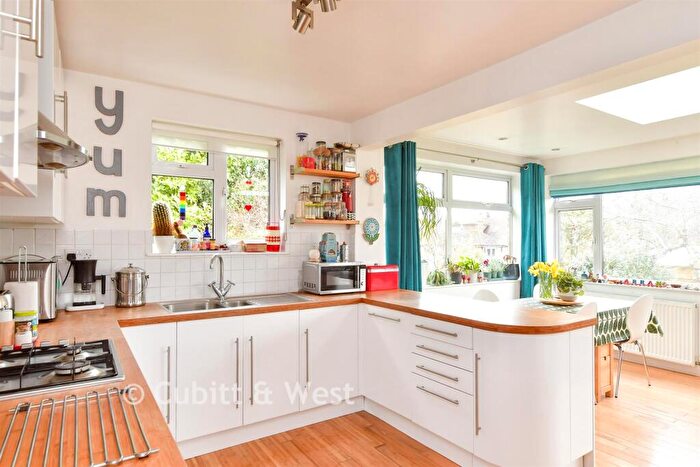 4 Bedroom Chalet For Sale In Meadow Close, Rottingdean, Brighton, East Sussex, BN2