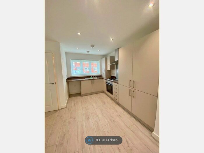 3 Bedroom Semi-Detached House To Rent In Grove Street, Widnes, WA8