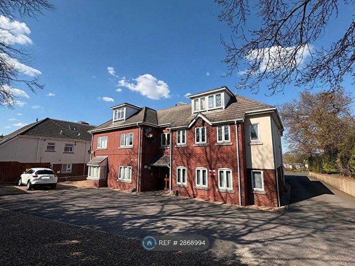 2 Bedroom Flat To Rent In Wimborne Road, Bournemouth, BH11