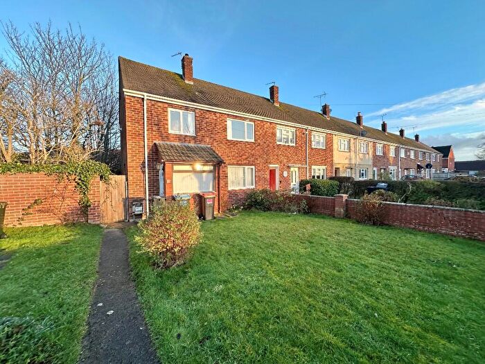 3 Bedroom End Of Terrace House For Sale In Hargrave Drive, Great Sutton, CH66