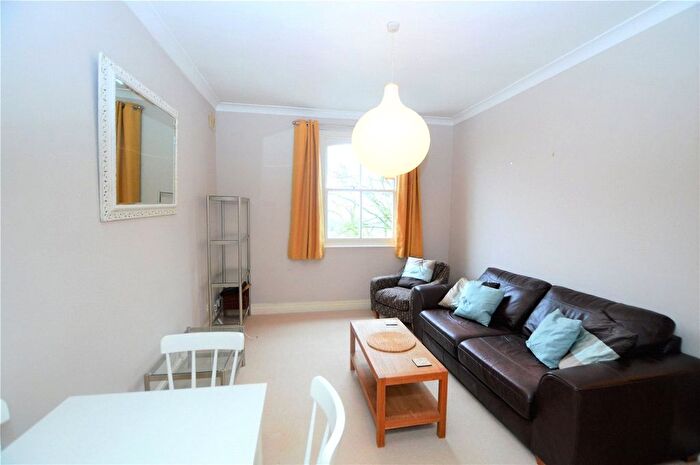 2 Bedroom Flat To Rent In Cintra Park, London, SE19