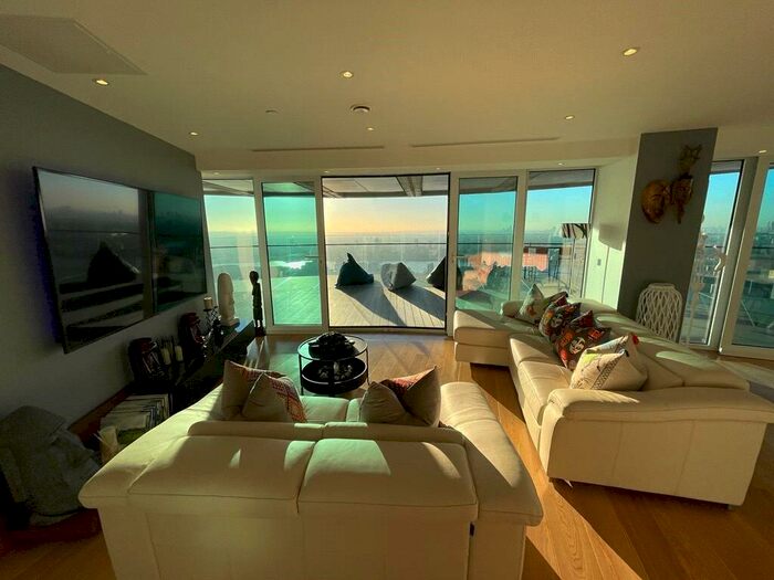 3 Bedroom Flat To Rent In Arena Tower, Crossharbour Plaza, E14