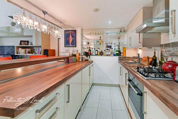 2 Bedroom Apartment For Sale In Citygate House, N1 - Photo 3