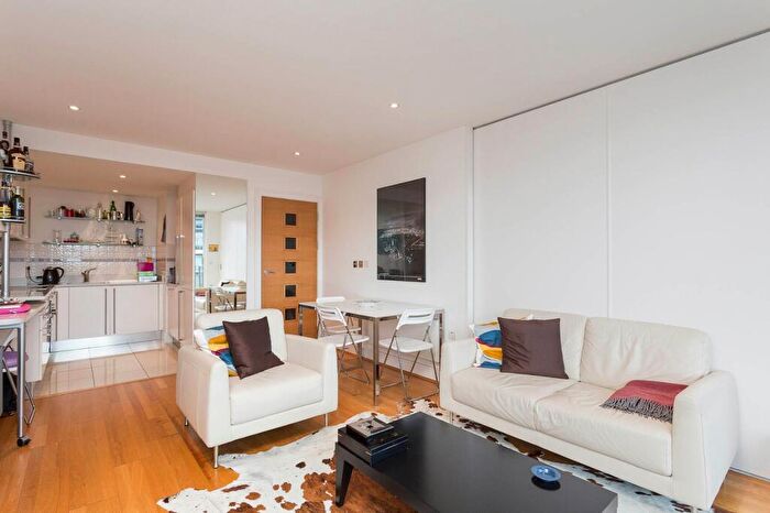 1 Bedroom Apartment To Rent In Howard Building, Queenstown Road, London, SW11