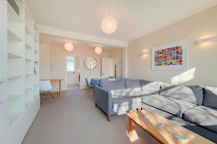 2 Bedroom Flat To Rent In Carlton Drive, Putney, London, SW15