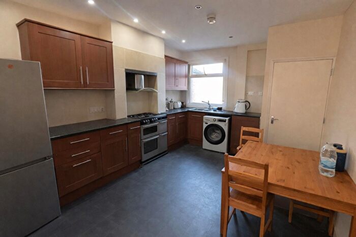3 Bedroom Flat To Rent In Braunstone Gate, Leicester, LE3