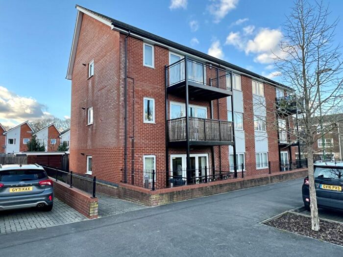 2 Bedroom Flat For Sale In Plymouth Way, Haywards Heath, RH16