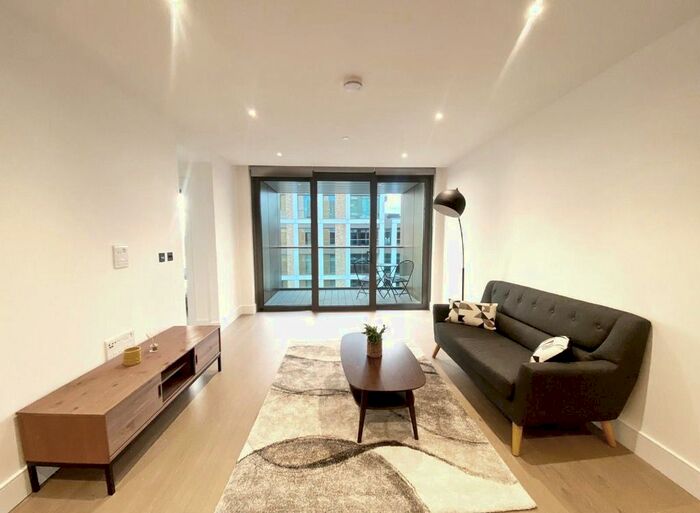 2 Bedroom Flat To Rent In Palmer Road, London, SW11