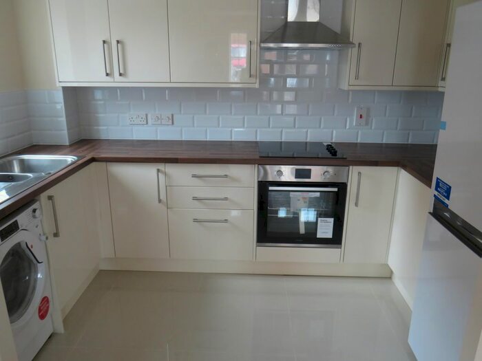 2 Bedroom Flat To Rent In Cunningham Avenue, Hatfield, AL10