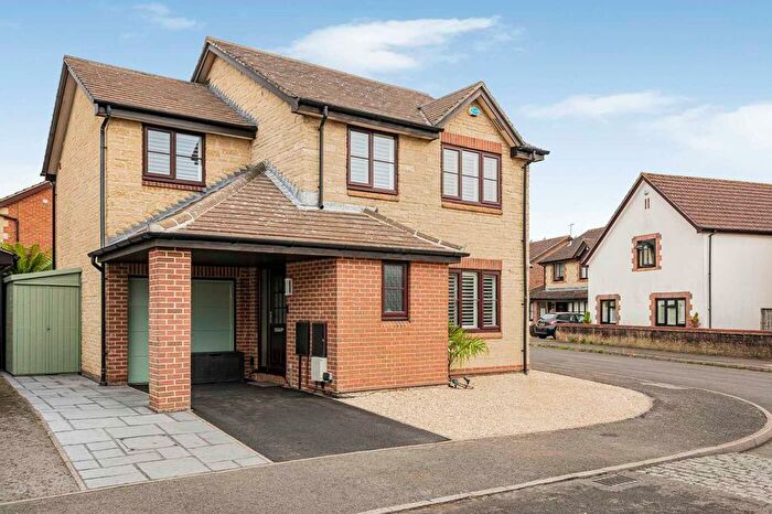 4 Bedroom Detached House For Sale In French Laurence Way, Chalgrove, OX44