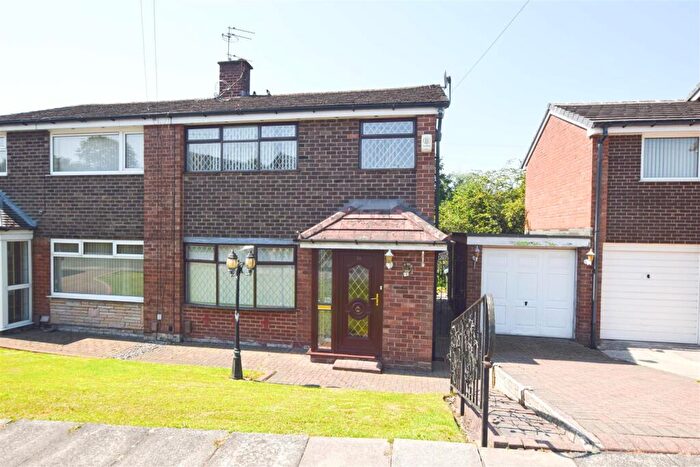 3 Bedroom Semi-Detached House For Sale In Compton Way, Middleton, Manchester, M24