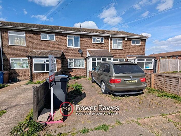 3 Bedroom Terraced House For Sale In The Beeches, Tilbury, RM18