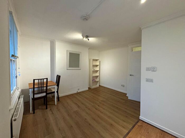 1 Bedroom Apartment To Rent In Alma Street, Kentish Town, London, NW5