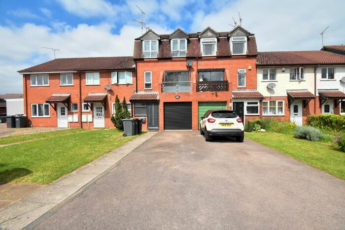 3 Bedroom Terraced House To Rent In Marsom Grove, Luton, Bedfordshire, LU3