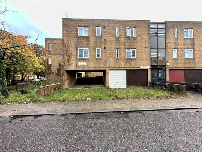 2 Bedroom Flat For Sale In Towan Avenue, Fishermead, Milton Keynes, MK6