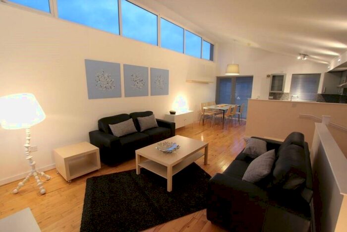 3 Bedroom Town House To Rent In Peregrine Street, Hulme, Manchester, M15