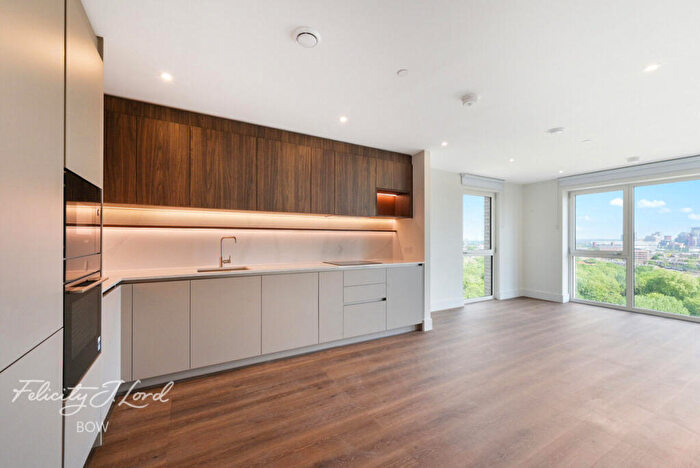 2 Bedroom Apartment To Rent In Maple Mews, London, E3