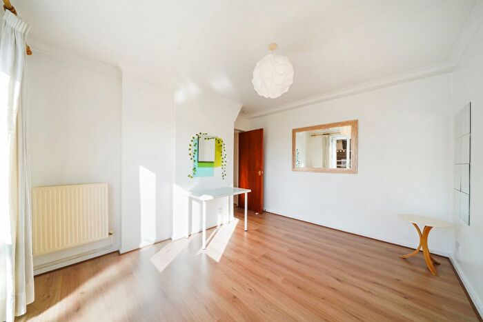 2 Bedroom Flat For Sale In Roman Road, London, E2