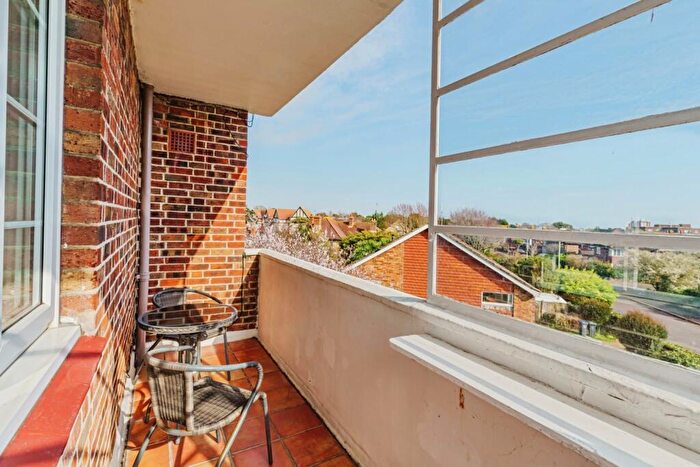 2 Bedroom Flat For Sale In Lansdowne Road, Worthing, West Sussex, BN11