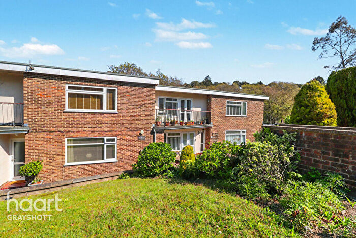 2 Bedroom Maisonette For Sale In Hurstmere Close, Grayshott, GU26