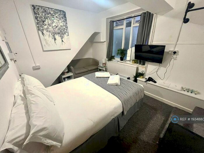 2 Bedroom Flat To Rent In & Garden, Brighton & Hove, BN3