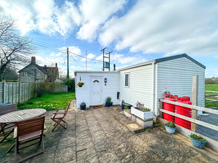 2 Bedroom Caravan To Rent In Steanbow, Shepton Mallet, BA4