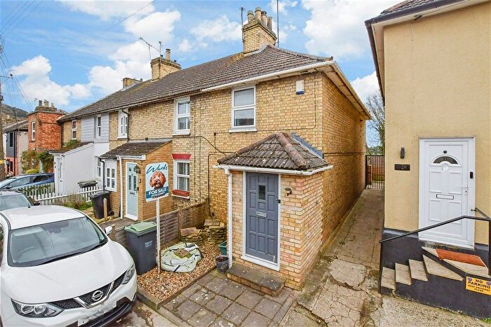 2 Bedroom End Terrace House For Sale In Church Street, Burham, Rochester, Kent, ME1