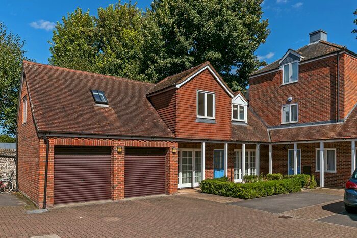 3 Bedroom Semi-Detached House To Rent In Albion Place, Winchester, SO23