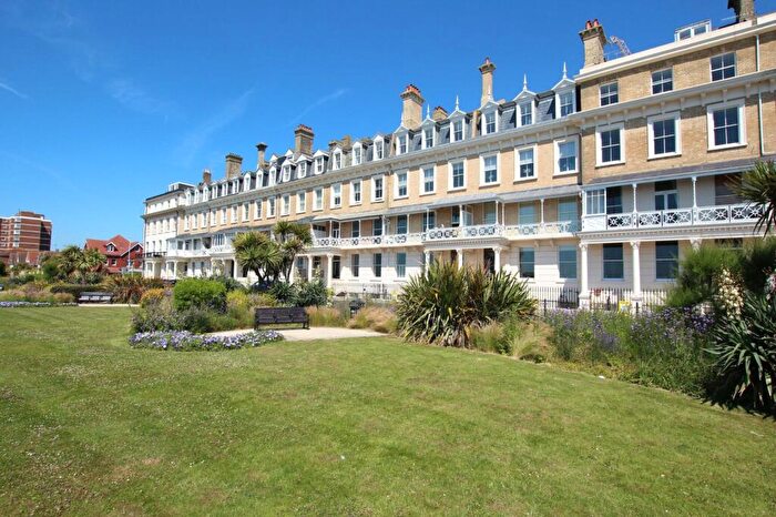 Flat To Rent In Heene Terrace, Worthing, West Sussex, BN11