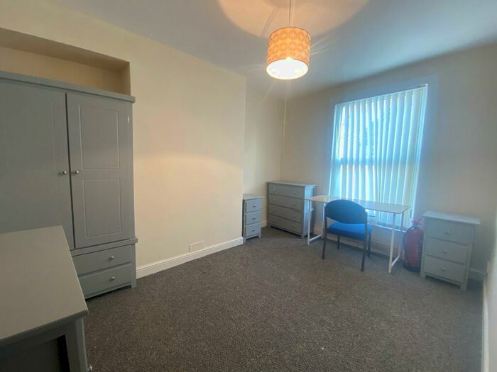 5 Bedroom House To Rent In St Helens Avenue, Brynmill, Swansea, SA1