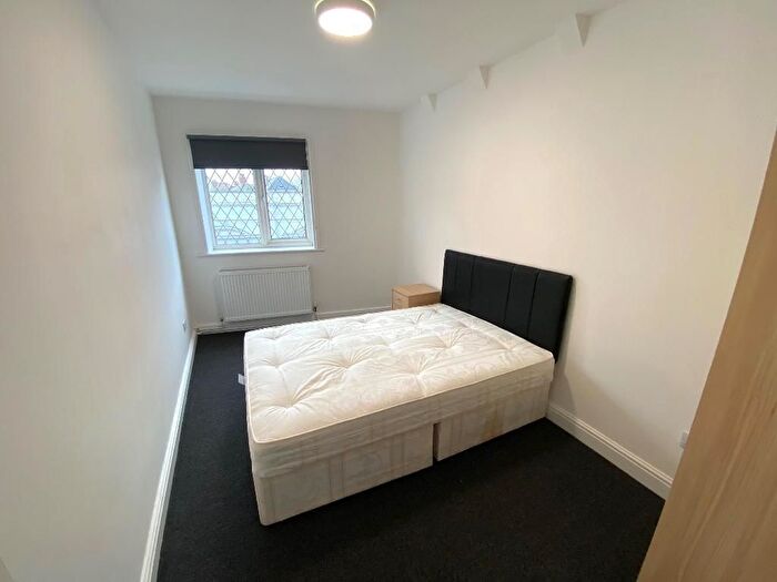 3 Bedroom Flat To Rent In South Street, Eastbourne, East Sussex, BN21