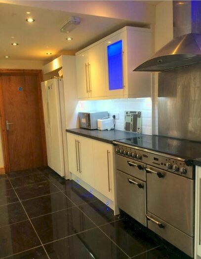 6 Bedroom Terraced House To Rent In Heeley Road, Selly Oak, Birmingham, B29