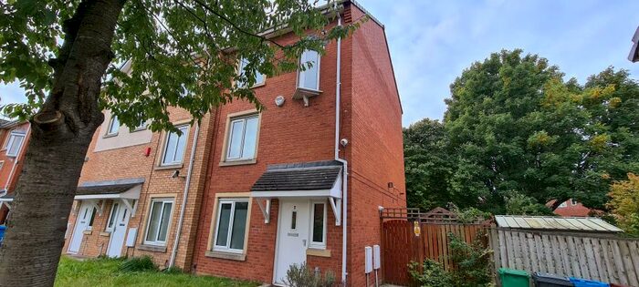 4 Bedroom Town House To Rent In Sadler Court, Hulme, Manchester., M15