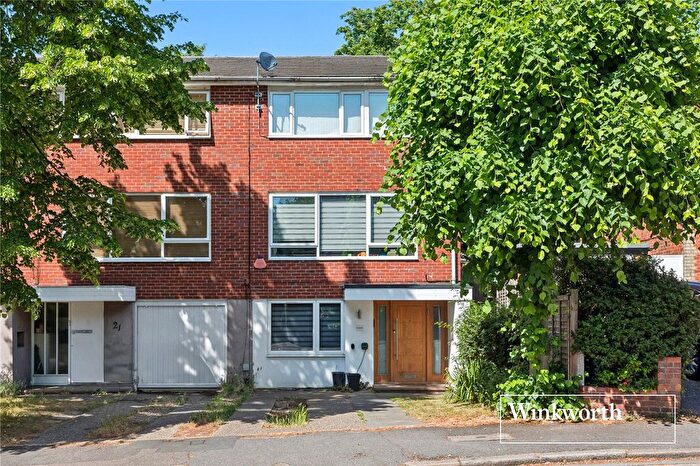 4 Bedroom End Of Terrace House For Sale In Cyprus Road, Finchley, London, N3