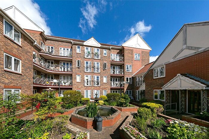 2 Bedroom Flat For Sale In Sheen Road, Richmond, TW9