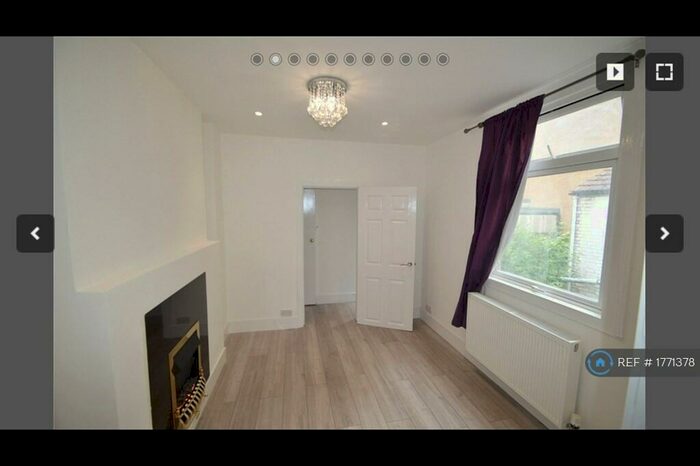 2 Bedroom Flat To Rent In Rozel Terrace, Croydon, CR0