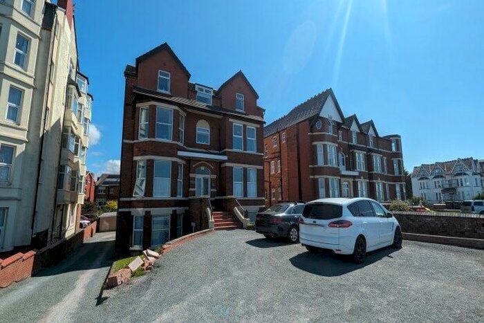 2 Bedroom Flat To Rent In Promenade, Southport, PR9